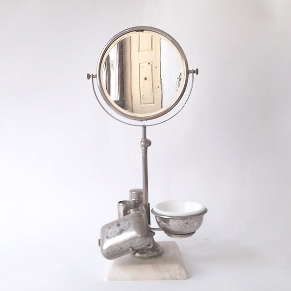 Très ancienne table de barbier double miroir avec accessoires. Miroir grossissant réglable rond antique. Miroir décoratif vintage.