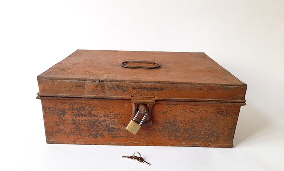 Vintage Metal Toolbox With Handle & New Padlock - Etsy