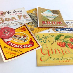 Colección de varios parches etiquetas etiquetas pegatinas marcas de  pulseras para un café del mercado de alimentos