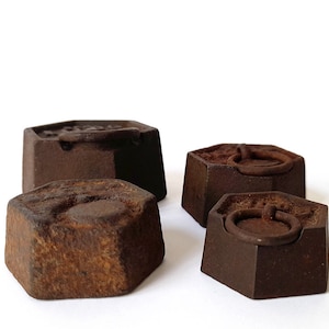 Antique Set of Four Small Dark Metal Weights in Hexagonal Shape. Antique Weights in Different Sizes. Vintage Set of Paperweight.
