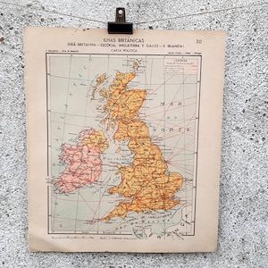 1 ページにイギリスの政治地図、もう 1 ページにバルト諸国の政治地図が掲載されています。古い地理の本の反対側にバルト諸国の政治地図が掲載されています。