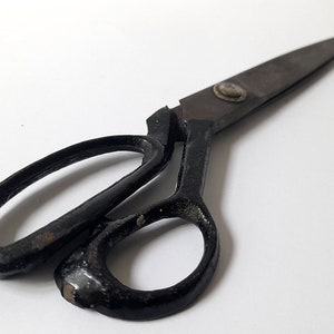 Vintage Rustic Black Scissors –