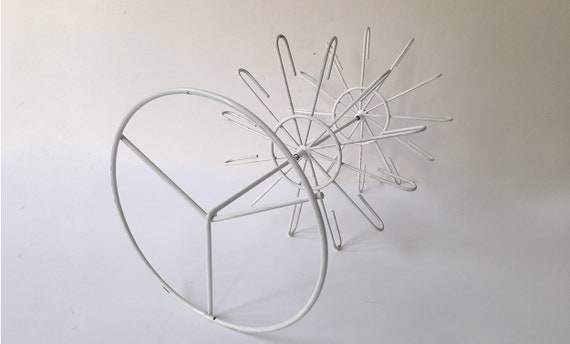 Vintage White Metal Spinning Display. Vintage Rotating Wire