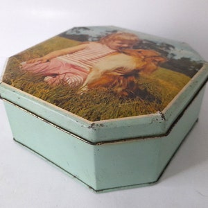 Vintage Green Octogonal Tin with Lid. Vintage Tin for Biscuit. Decorative Vintage Box.