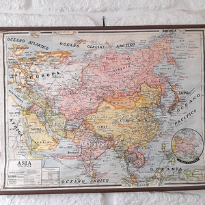 Mappa murale vintage originale dell'Asia in carta su lino. Grafico a muro dell'Asia politica della scuola vintage. Mappa da parete vintage.