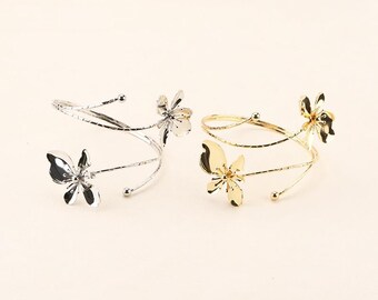 Pulseira de braço com borboleta e flor | Bracelete ajustável em ouro e prata | Joia de braço estilo boho-chic | Acessório minimalista