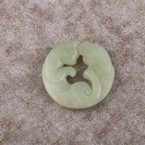 Pingente de gato em jade nefrita esculpido à mão: Colar do espírito felino