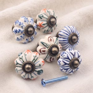 Ceramiczne gałki do szafek, antyczne uchwyty do szuflad, ręcznie malowany uchwyt z motywem kwiatowym, rustykalne akcesoria kuchenne, gałka do komody, wystrój mebli w stylu rustykalnym