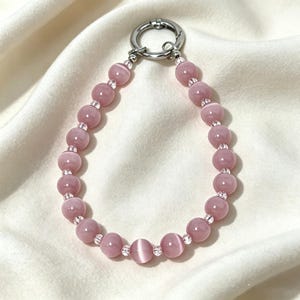 Telefoonkoord met kattenoogsteen, telefoonhanger met kralen, roze-witte telefoonpolsband met gratis patch, stevige sleutelring van staaldraad als cadeau