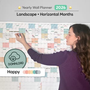 Könnte beinhalten: Ein großer Jahresplaner 2026 im Querformat mit horizontalen Monaten. Der Planer ist mit farbigen Kästchen für jeden Tag gefüllt. Eine Person schreibt mit einem Marker auf den Planer. Der Planer hat das Wort "Download" und das Wort "Happy".