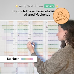 Peut inclure: Un grand planificateur mural annuel 2026 aux couleurs de l'arc-en-ciel, avec une mise en page horizontale et des week-ends alignés. Le planificateur est conçu pour les marqueurs effaçables à sec et présente une grille avec des sections codées par couleur.