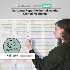 Peut inclure: Un grand planificateur mural annuel 2026 aux couleurs de l'arc-en-ciel, avec des mois horizontaux et des week-ends alignés. Le planificateur est sur papier et comporte une icône de téléchargement. Une personne écrit sur le planificateur avec un marqueur bleu.