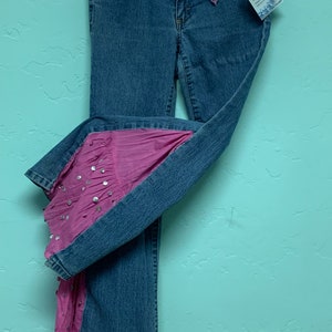 Girls Bell Bottoms, Mädchen Flare Styled Jeans, Hippy Jeans, Chic Up-Cycled Jeans mit Einem Flare, Flare Bell Bottoms, Refashioned Denim Jeans