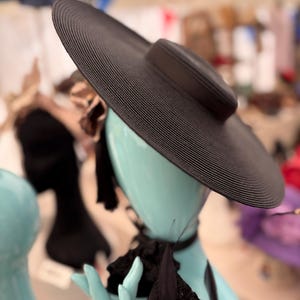Vintage 1940s Phil Strann Black Cartwheel Hat With Bow Detail / Black 1940s Hats Cartwheel Hat | eBay main image 2
