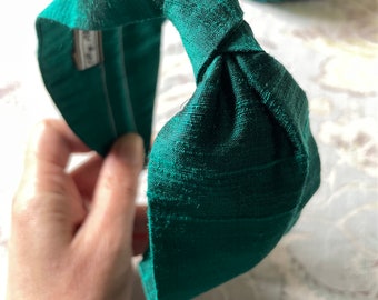 Turban headband in emerald green Dupion pure silk/ pure silk hairband/green raw silk headband/ bridal headband/wedding headband/ formal wear