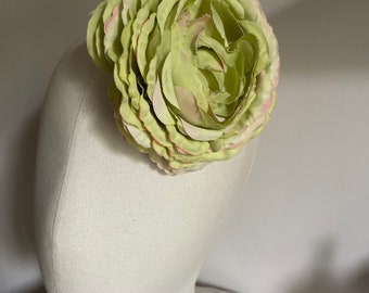 Vintage hair flower/bridal hair flower/fabric hair flower/floral headpiece/large ivory flower clip. Green Camilla flower clip/wedding flower