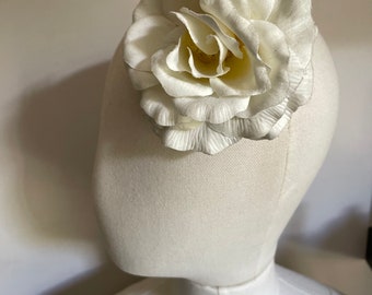 Vintage hair flower/bridal hair flower/fabric hair flower/floral headpiece/large ivory flower clip. Cream Camilla flower clip/wedding flower