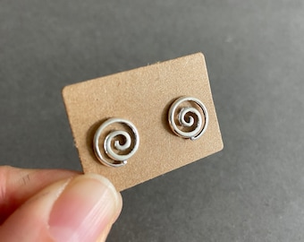 Sterling Silver Swirl Stud Earrings - Sterling Silver[ESV1061]