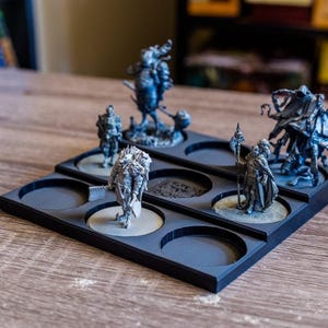 Expositor de miniaturas Kingdom Death Monster / Soporte para miniaturas / Soporte para amiibo / (Miniaturas de 50 mm)