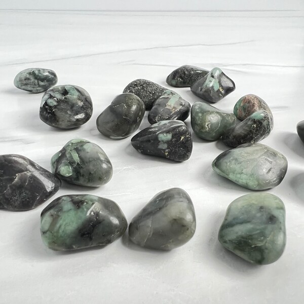 Emerald tumbled crystals |  Healing stones for the heart chakra