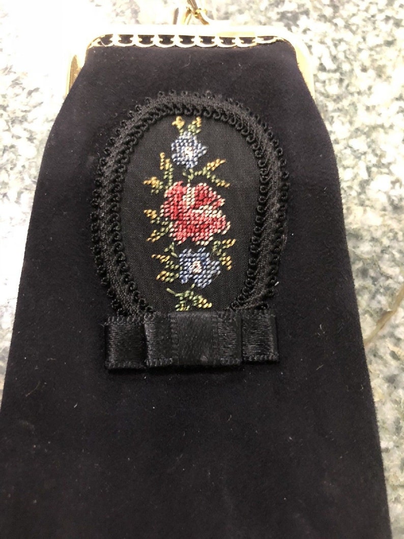 Black Velvet Cross Stitched Floral Design Eye Glass Case Kisslock Closure VTG