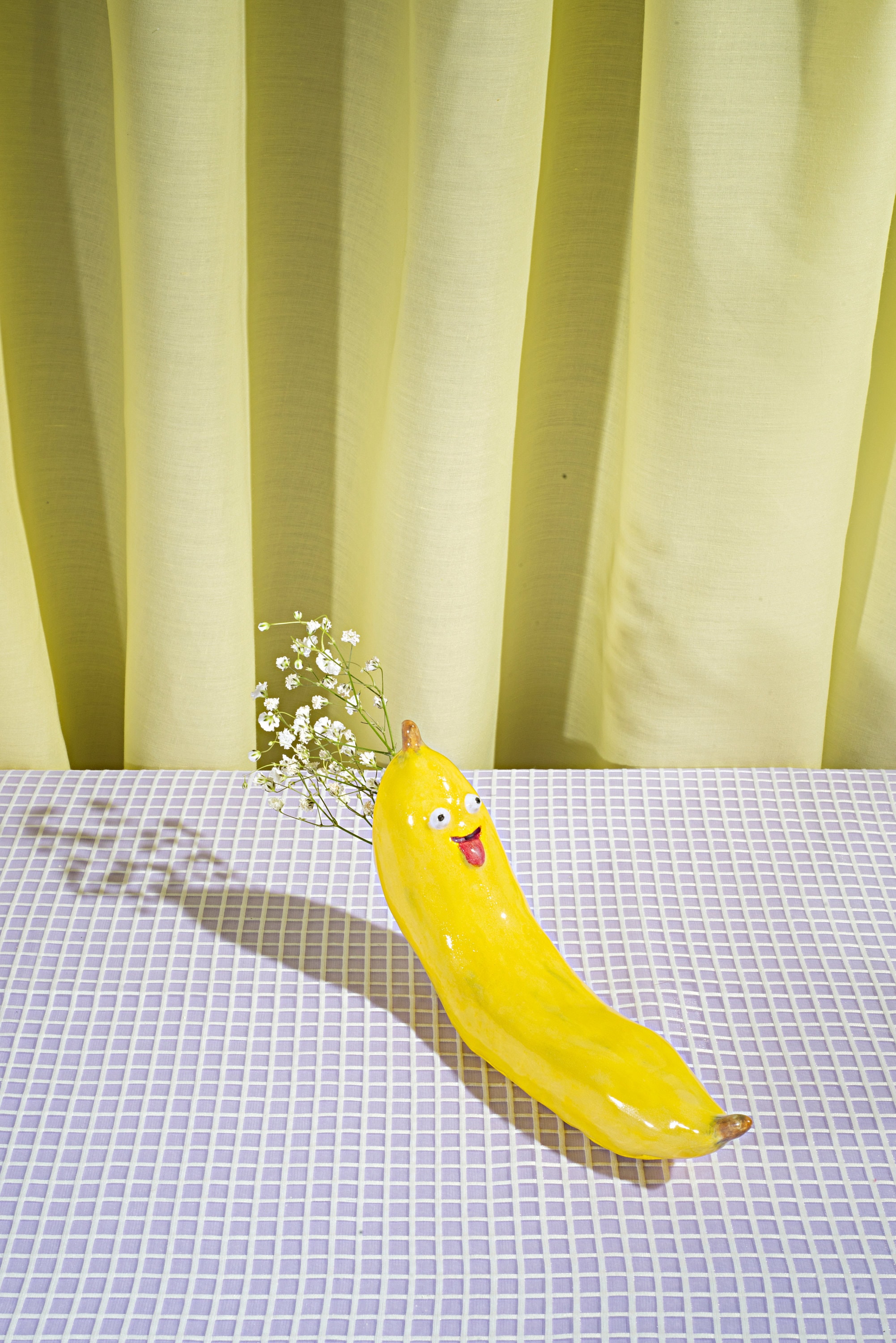 Fabriqué sur Commande Handmade Customizable Face Ceramic Banana Glazed Vase Googly Eyes Tongue Fruit