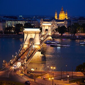 Exposition longue du intemporel Budapest chain bridge