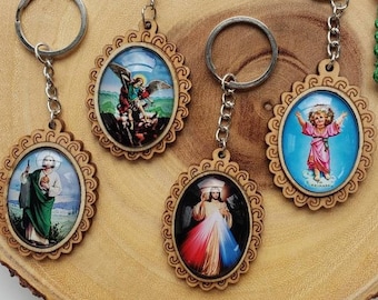 Arcangel Miguel handcrafted wood keychain, Sacred heart of Jesus, Virgen de Guadalupe, Divino Niño Jesus, Religious keychains, Manizales,COL
