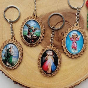 Arcangel Miguel handcrafted wood keychain, Sacred heart of Jesus, Virgen de Guadalupe, Divino Niño Jesus, Religious keychains, Manizales,COL