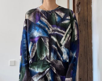 vintage abstract print silky blouse / crew neck / fits like l-xl