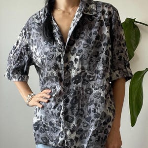 vintage black gray animal print silk blouse / slightly sheer / 3/4 sleeve / size l-xl