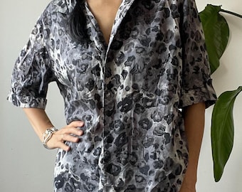 chemisier en soie noir gris vintage à imprimé animal / légèrement transparent / manches 3/4 / taille L-xl