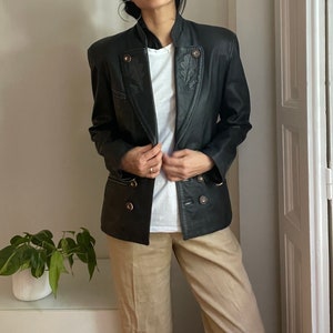 vintage women black leather blazer jacket / fits like S