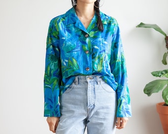 vintage blauwgroene bloemenblouse met tropisch thema / v-hals / maat 1
