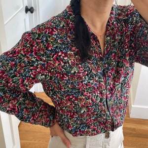 vintage floral short sleeve top / fits like small image 2