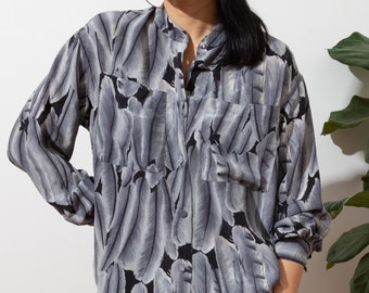 90s gray abstract feather print silk blouse / band collar / size 6 firs s m