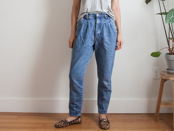 waist 27-28" / Vintage tapered pleated jeans / mom
