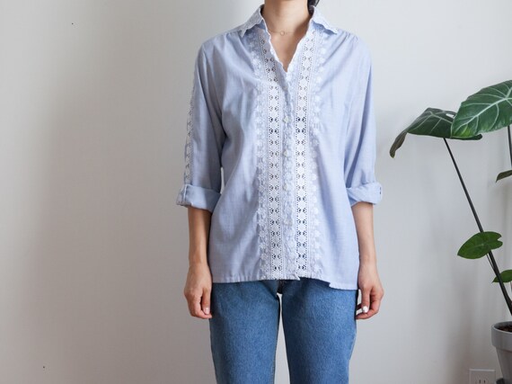 blue white eyelet lace blouse / vintage peasant co