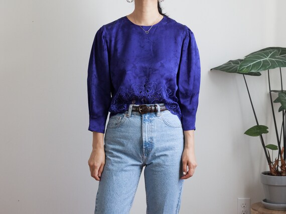 vintage 80s purple silk top / buttoned back blouse