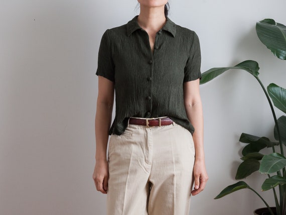 forest green short sleeve blouse / textured fabric