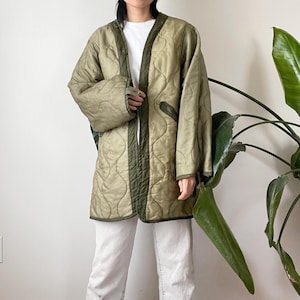 vintage army green quilted liner coat / NO buttons / unisex / ultra lightweight bomber / size S