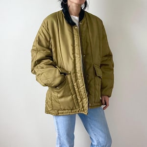 vintage men&#39;s oversized olive green quilted bomber jacket / lightweight / fits like XL