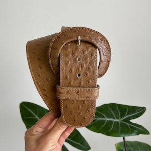 Size S M / vintage wide brown-taupe leather high waist belt / large buckle statement belt