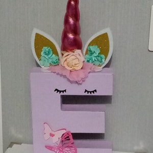 Carta E unicornio