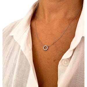 Stylish necklace with diamonds