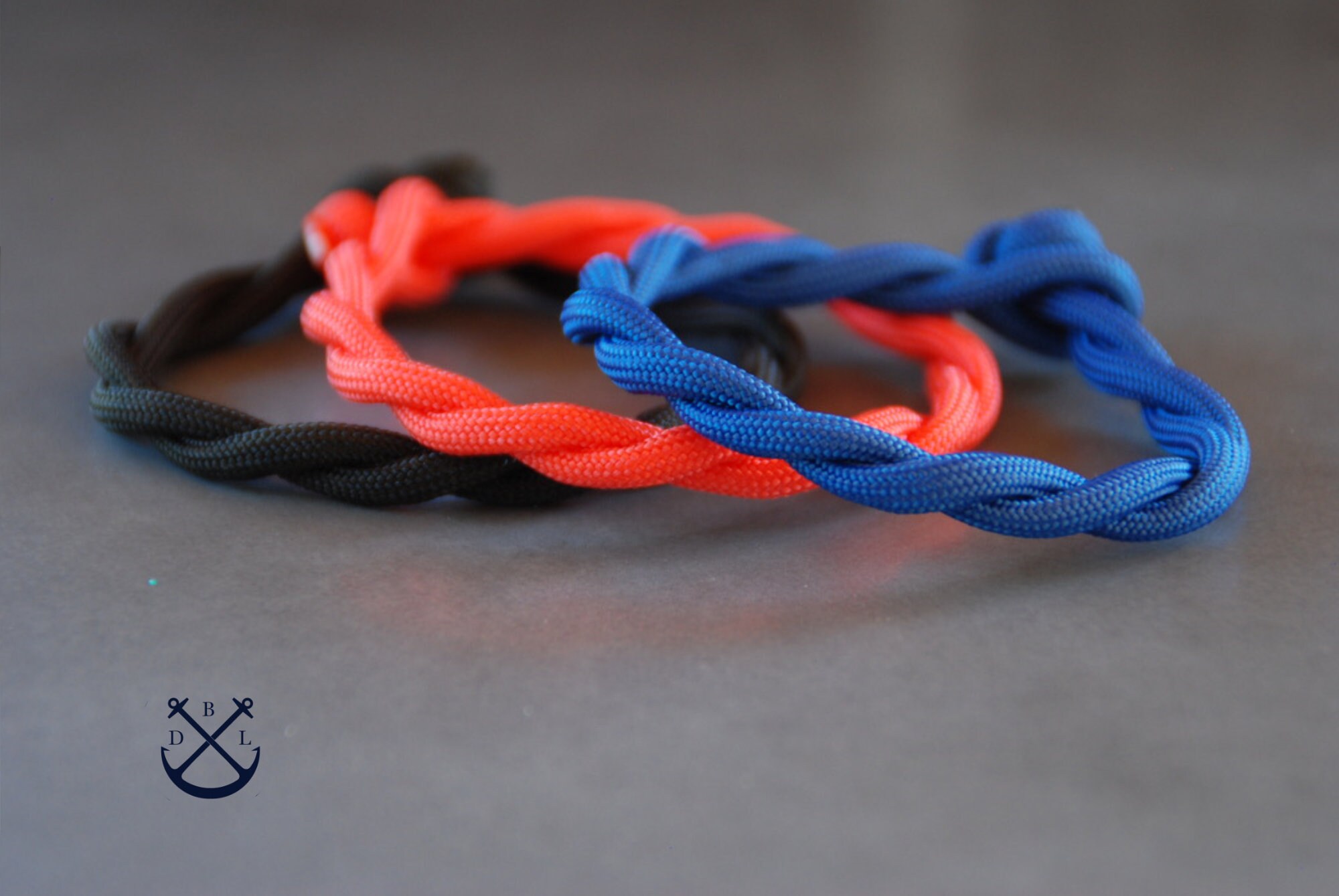 How to Make a Vice Versa Knot Paracord Friendship Bracelet-CBYS-Como Hac...  | Paracord bracelet survival, Paracord bracelets, Paracord bracelet tutorial