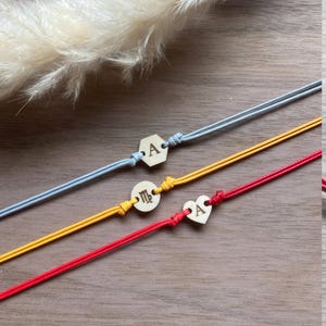 Pulsera con inicial personalizada Pulsera personalizada con letras grabadas Pulsera minimalista de madera con horóscopo Pulsera a juego con el signo del zodíaco