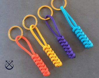 Pick your Colour Minimalistic Knotted Keychain Gold Keyring Paracord Keychain Gift for Him Gift for Her Unisex Gift