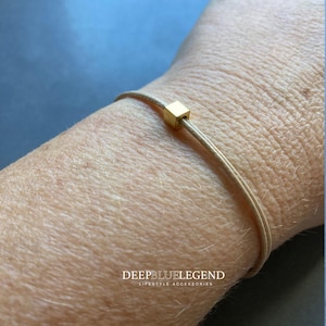 Minimalistiskt armband med guldpärlor för män och kvinnor, tunt pärlarmband handgjort bohemiskt sommarsmycke, vattentätt bomullsarmband present till henne och honom