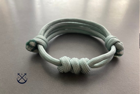 Simple KNOT Paracord Bracelet, Mens Womens Wristlet, Knotted